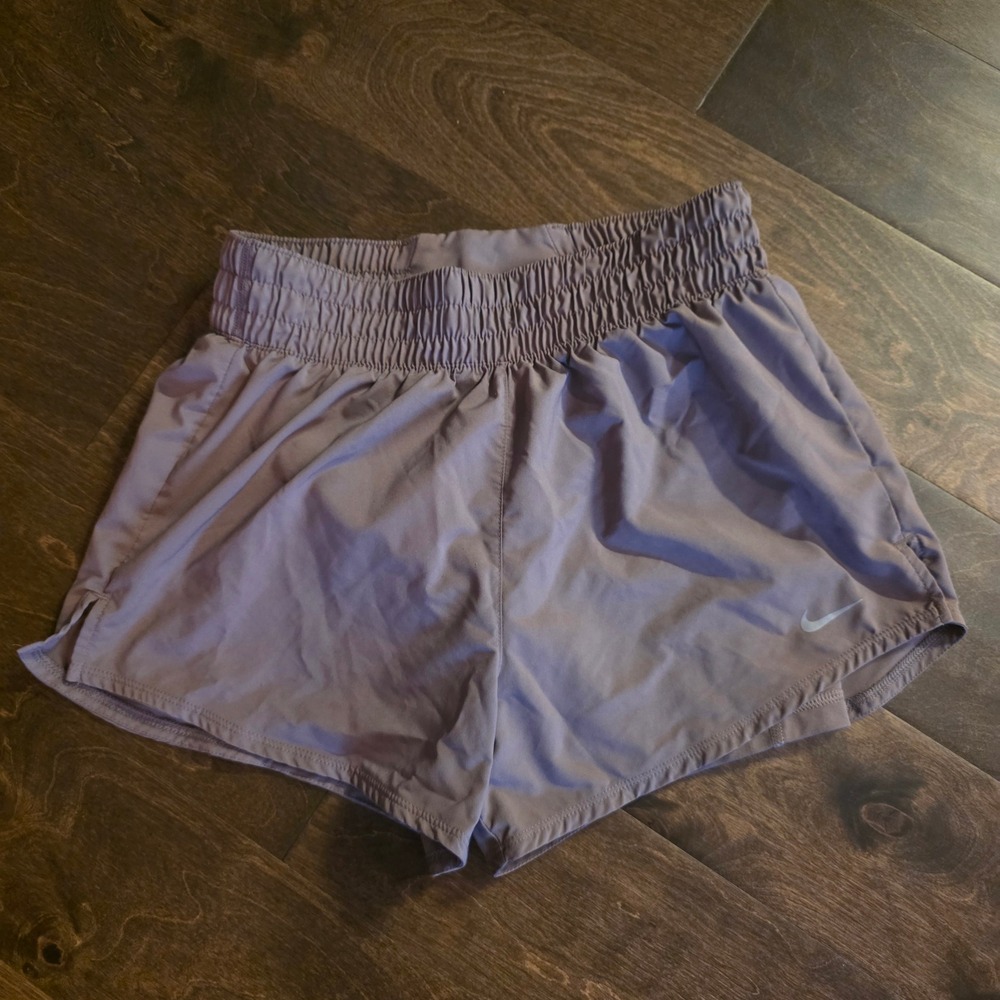 Nike Women's One Dri-FIT Mid-Rise Shorts 3in lt violet ore sz small H99 - Picture 5 of 7